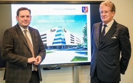 Oberbürgermeister Danial Schranz und Investor Albert Kopitzki stellten die Pläne vor.