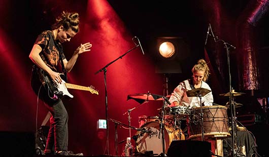 Nina Garcia und Camille Émaille (Foto: Stefan Tolusso)
