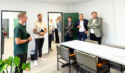 Überzeugten sich vor Ort von den sanierten Räumlichkeiten: Oberbürgermeister Daniel Schranz und die Beigeordneten Jürgen Schmidt und Michael Jehn. Foto: Stadt Oberhausen/Tom Thöne