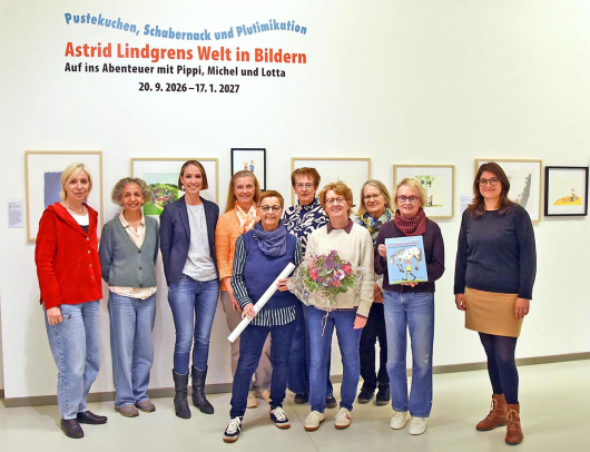 Besucherinnengruppe mit Beatrix Steinrötter, Dr. Christine Vogt, Dr. Sarah Hülsewig und Linda Schmitz Kleinreesink © LUDWIGGALERIE Schloss Oberhausen