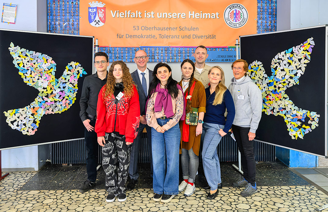Beim Besuch im Bertha-von-Suttner-Gymnasium standen der Austausch über Schule und Bildung in der Ukraine und in Nordrhein-Westfalen sowie die besondere Bedeutung schulischer Begegnungen für gelebte Partnerschaft und Solidarität im Mittelpunkt. (Foto: Stadt Oberhausen/Tom Thöne)