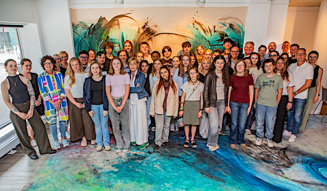 Im Artoclub wurde am 3. Juli 2026 das Kulturscouts-Projekt 2025/2026 abgeschlossen. Kulturdezernent Apostolos Tsalastras und Schuldezernent Jürgen Schmidt haben gemeinsam mit knapp 40 Schülerinnen und Schülern, Vertreterinnen und Vertretern der Schulen und Kulturinstitutionen an der Veranstaltung teilgenommen. Foto: Stadt Oberhausen/Carsten Walden