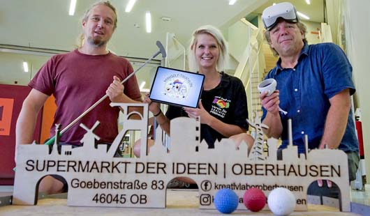 Boris Dresen, Sophia Klein sowie Volker Köster werben für den 1. Minigolf-Triathlon-Weltpokal