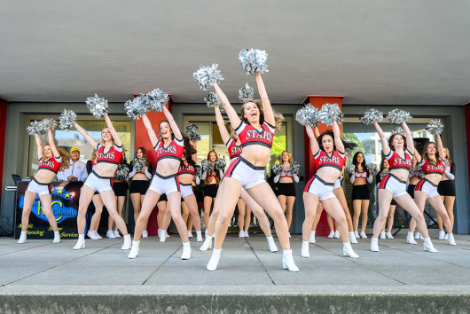Die Stars Cheerleader Oberhausen sorgten bei der offiziellen Eröffnung für Stimmung. Foto: Stadt Oberhausen/Tom Thöne