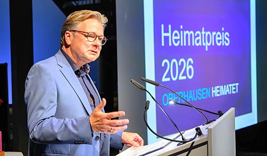 Oberbürgermeister Thorsten Berg spricht bei der Verleihung der Heimatpreise