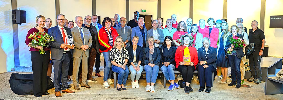Die Preisträgerinnen und Preisträger des Heimatpreises 2026 im Gasometer (Foto: Stadt Oberhausen/Tom Thöne)