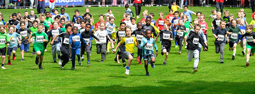 Startschuss für den 53. Sparkassen-Schulwaldlauf der Jungen des Jahrgangs 2019 und jünger. Foto: Stadt Oberhausen/Tom Thöne