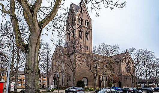 Bürgerversammlung zu Umwandlung der Heidekirche in eine „Sportkirche“