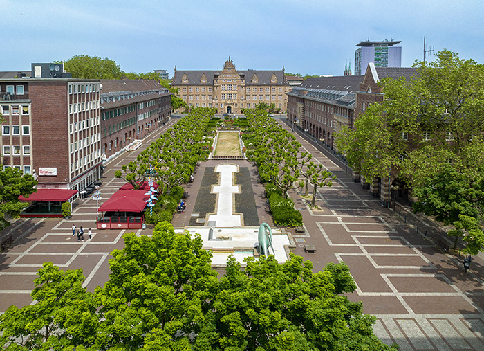 Aktuelle Aufnahme von Friedensplatz und Amtsgericht