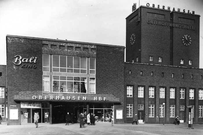 Außenansicht des Hauptbahnhofs aus dem Jahr 1960 (Foto: Stadtarchiv Oberhausen)