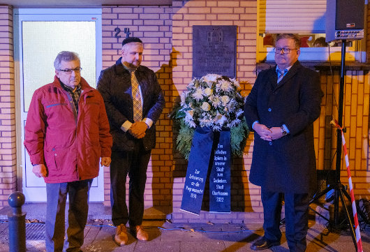 v.r.: Bürgermeister Werner Nakot, Oberrabiner David Geballe und Lev Schwarzmann. Foto: Stadt Oberhausen/Tom Thöne