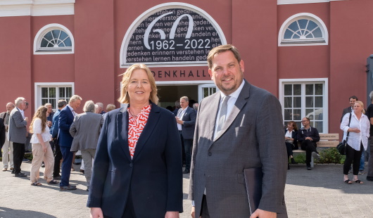 Oberbürgermeister Daniel Schranz begrüßt Bundestagspräsidentin Bärbel Bas