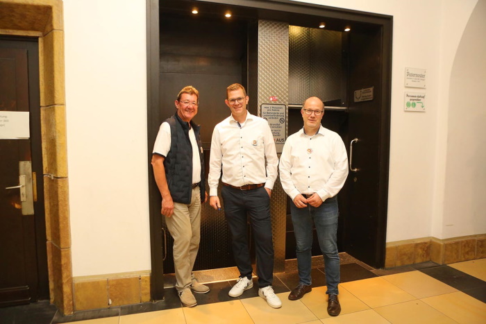 Die Bezirksbürgermeister Ulrich Real, Dominik Stenkamp und Thomas Krey standen für Gespräche bei Paternoster-Fahrten bereit