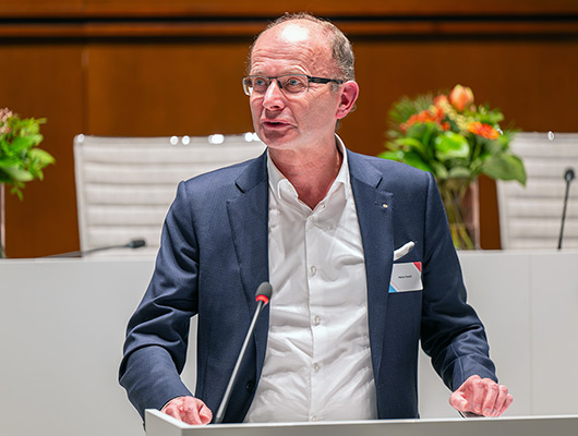 Architekt Heiner Farwick, Mitglied des Beirates der Bundesstiftung Baukultur, sprach beim Festakt im Ratssaal über den Mehrwert von Baukultur. Foto: Stadt Oberhausen / Tom Thöne