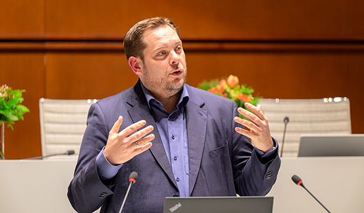 Oberbürgermeister Daniel Schranz betonte die Bedeutung guter Baukultur für eine lebendige Heimat und führte aus, wo und wie die Stadt gute Baukultur umsetzt. Foto: Stadt Oberhausen / Tom Thöne