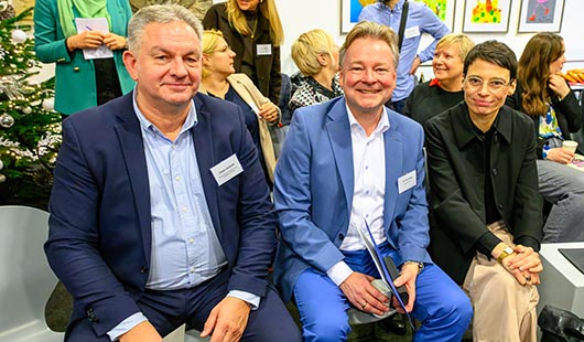 Oberbürgermeister Thorsten Berg zwischen der Ministerin Josefine Paul und dem Beigeordneten Jürgen Schmidt (Foto: Stadt Oberhasuen/Tom Thöne)