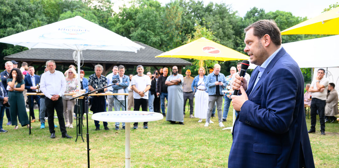 Oberbürgermeister Daniel Schranz war Gast beim Sommerempfang des Integrationsrates.