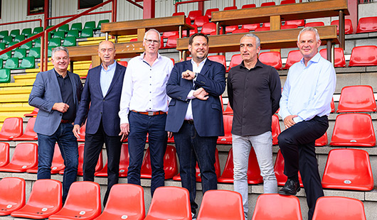 Haben das Konzept für das Stadion Niederrhein vorgestellt: v.l. Jürgen Schmidt (Sportdezernent), Burkhard Drescher (RWO-Aufsichtsrat), Michael Wehling (RWO-Aufsichtsrat), Daniel Schranz (Oberbürgermeister), Marcus Uhlig (RWO-Vorstandsvorsitzender) und Tho