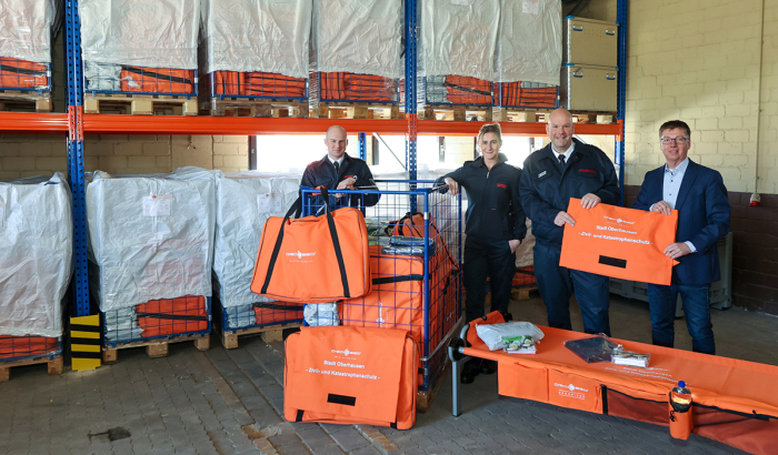 v.l. André Loibl und Elena Küppers (beide Feuerwehr Oberhausen), Martin Götzke (Leiter Zivil- und Katastrophenschutz) sowie der zuständige Beigeordnete Michael Jehn. (Foto: Feuerwehr Oberhausen)