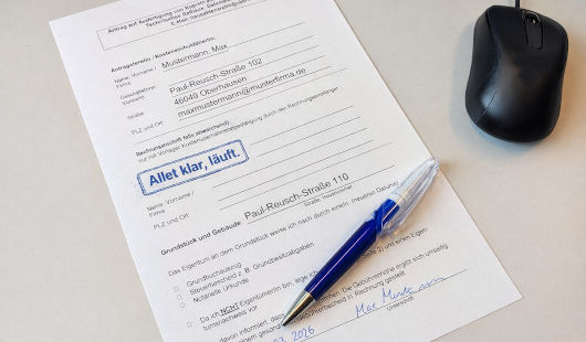 Formular mit dem Stempelaufdruck 