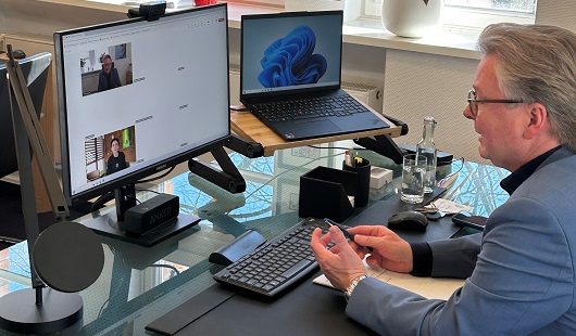 Oberbürgermeister Thorsten Berg im Online-Meeting