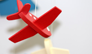 Bild zeigt ein Spielzeugflugzeug
