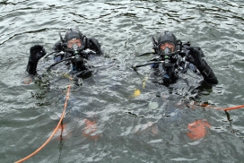 Bild: Feuerwehrtaucher im Rhein-Herne-Kanal