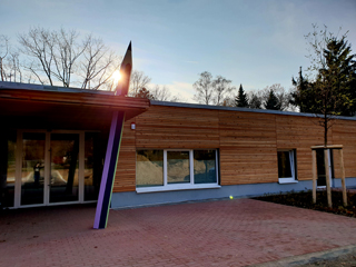 Bild zeigt den Eingang der KTE Am Uhlandpark