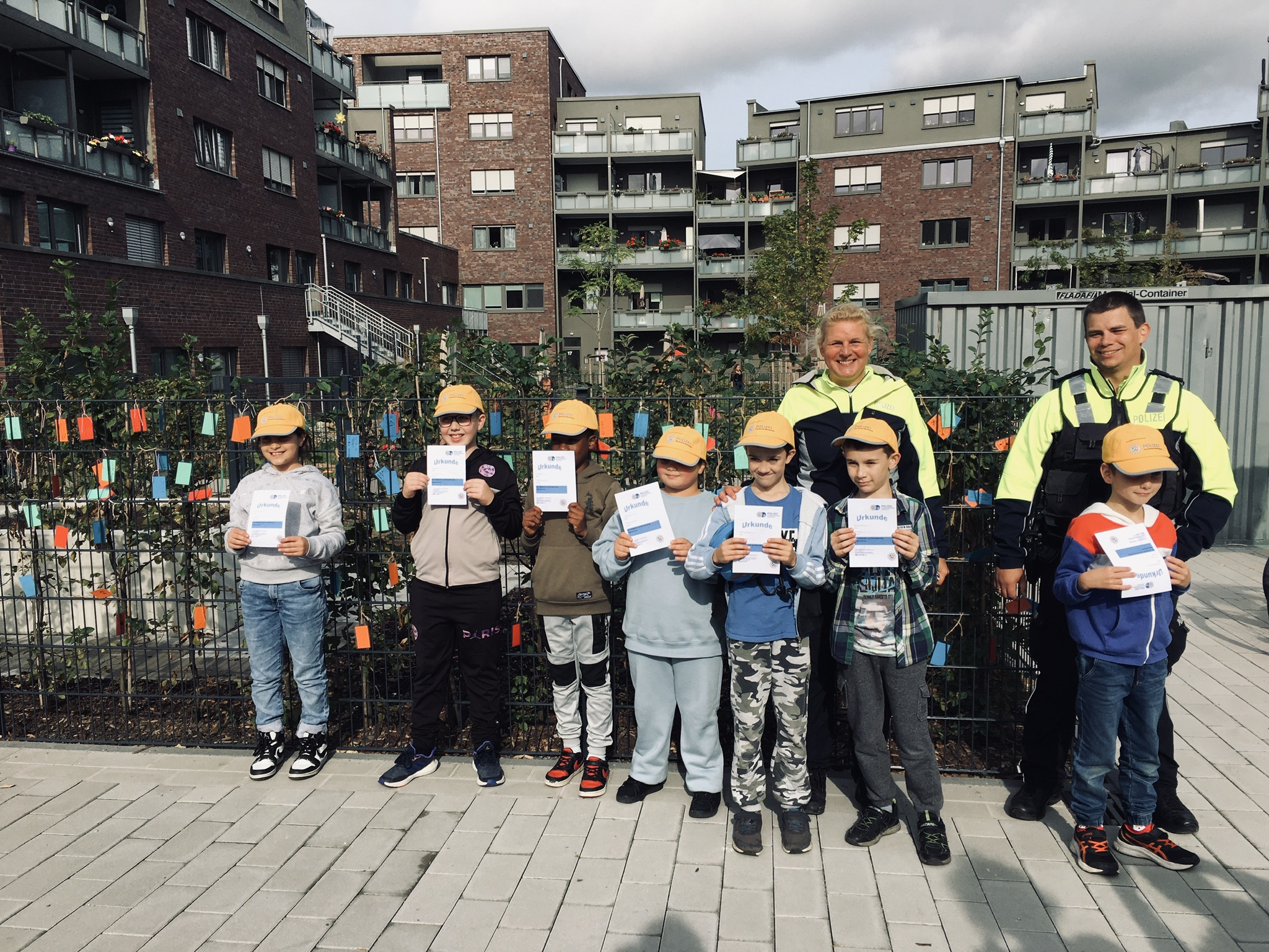 Gruppenbild: Überreichung der Urkunden