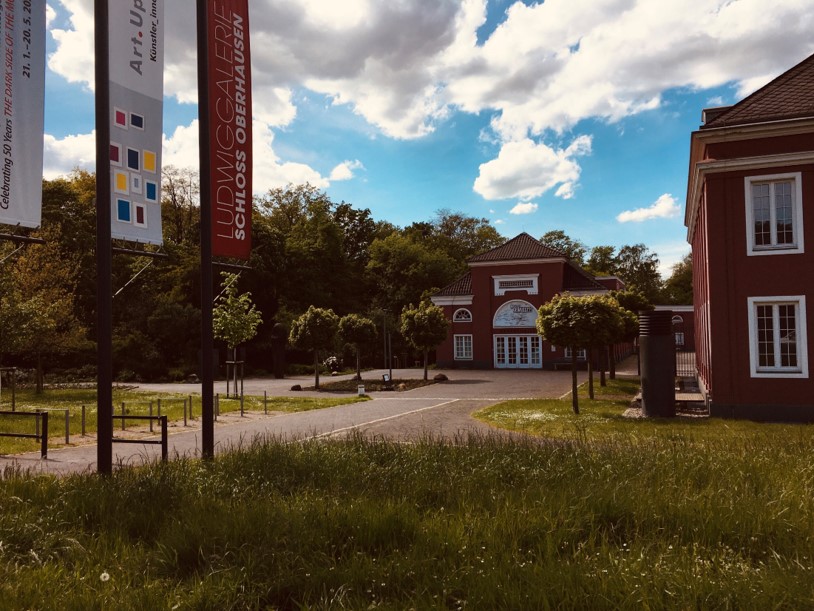 Außenansicht der Gedenkhalle Oberhausen