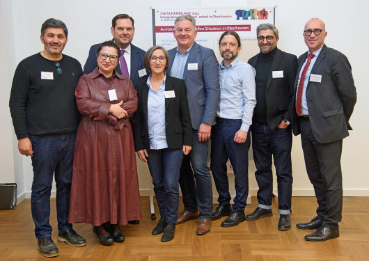 v.l.n.r. Ercan Telli, Nagihan Erdas, Daniel Schranz, Lale Arslanbenzer, Jürgen Schmidt, Jeldrik Stein, Suat Yilmaz, Apostolos Tsalastras