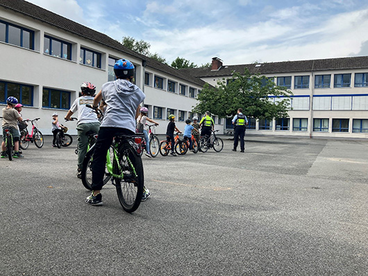 Kinder beim Fahrradsicherheitstraining