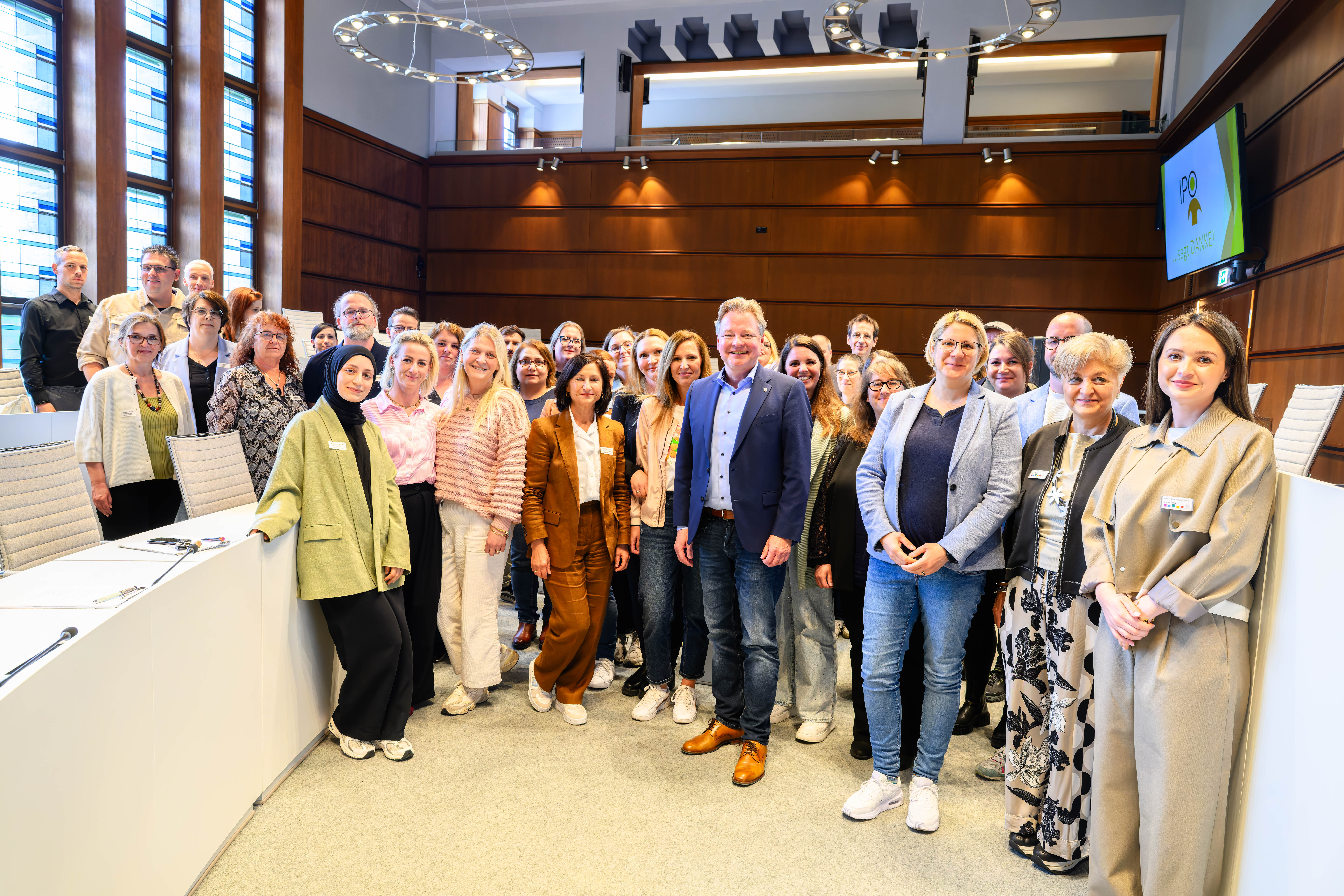 Gruppenbild IPO sagt Danke 2026 im Ratssaal Oberhausen (Foto: Stadt Oberhausen/Tom Thöne)