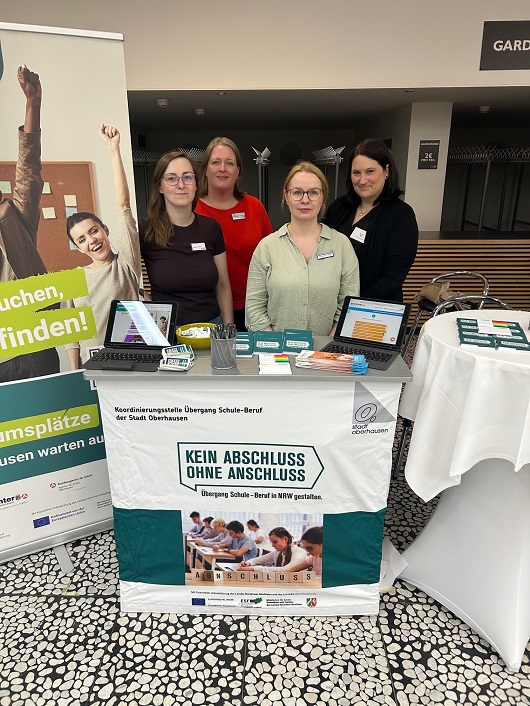 v.l.n.r.: Jacqueline Höhne, Dörte Delberg-Ziepke, Nina Bergjürgen, Mareike Gall (Foto: Stadt Oberhausen) auf der katapult Messer