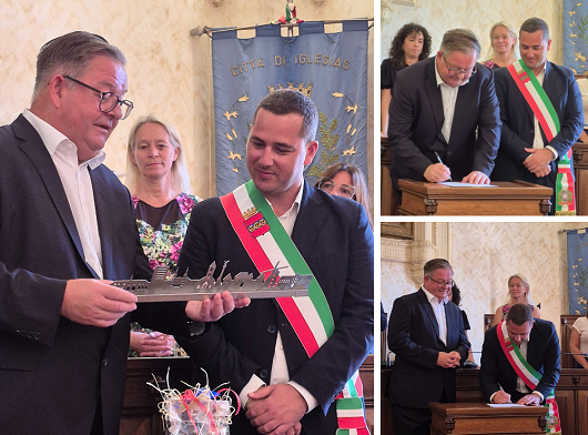 Collage: Die beiden Bürgermeister bei der Überreichung des Gastgeschenks sowie bei der Unterzeichnung der Vereinbarung
