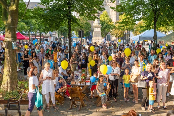 Mehrere Hundert Menschen feierten auf dem Altmarkt