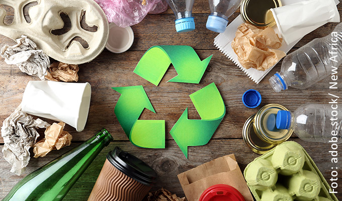 Altpapier auf Europaletten