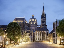 Zeigt den Aachener Dom