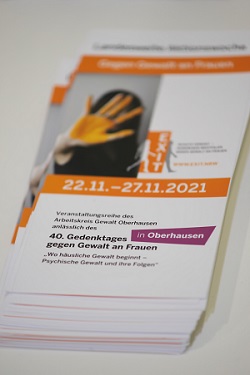 Zeigt Cover Boschüre Gewalt gegen Frauen