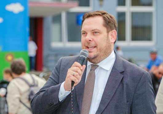 Oberbürgermeister Daniel Schranz bei der Eröffnung des Kleinen Marktes in Sterkrade
