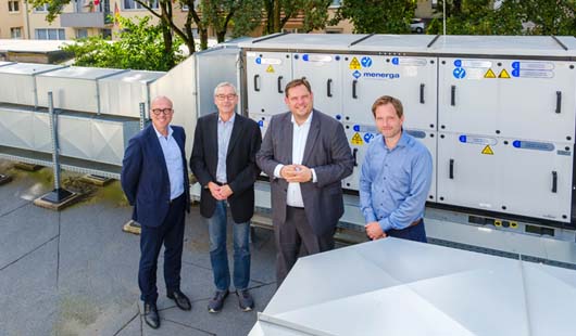 Gruppenfoto auf dem Dach des Stadtarchivs