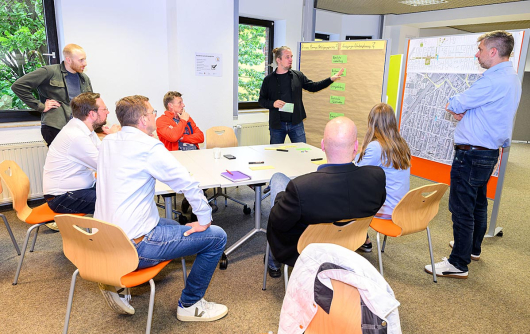 Blick in eine der zwei Arbeitsgruppen (Foto: Contact/Tom Thöne) 