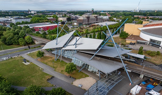 Die Haltestelle Neue Mitte wurde 1996 nacht dem Entwurf des Architekten Prof. Christoph Parade fertiggestellt. Foto: Stadt Oberhausen