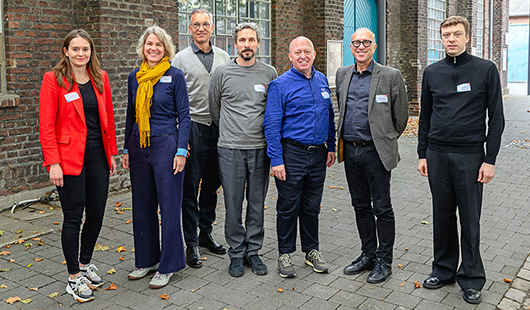 v.l.n.r.: Sarah Dungs (Greyfield Group), Melanie Kloth (NRW.BANK), Christof Nellehsen (aib, Duisburg), Prof. Tim Rieniets (Universität Hannover); Dionys Ottl (Hild und K, München), Apostolos Tsalastras (Stadt Oberhausen) und Kaspar Stöbe (Stöbe Architekt