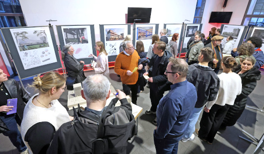 An Themenstationen konnten sich die Besucherinnen und Besucher gezielt informieren und mit Fachleuten austauschen. (Foto: Stadt Oberhausen)