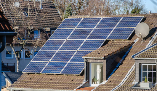 Solarpanele auf dem Dach. Foto: Stadt Oberhausen/Tom Thöne