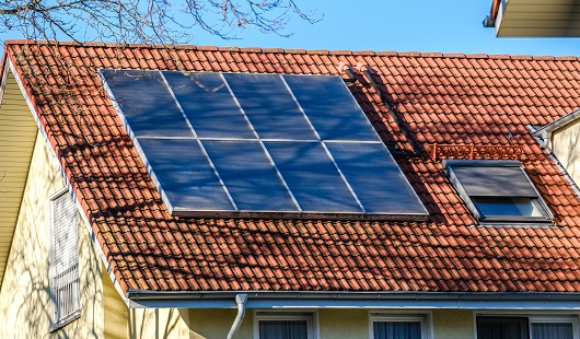 Solarpanele auf dem Dach. Foto: Stadt Oberhausen/Tom Thöne