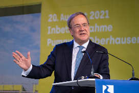 NRW-Ministerpräsident Armin Laschet bei der Eröffnung des Emscher-Punpwerks in Holten