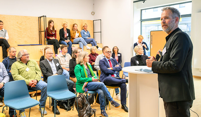 Prof. Dr. Martin Florack, Leiter des Bereichs Integrierte Stadtentwicklung und Statistik der Stadt Oberhausen während seines Impulsvortrags. Foto: Stadt Oberhausen/Tom Thöne