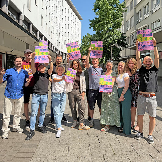 von links: Maximilian Janetzki (Indie Radar Ruhr), Norbert Breil (Ruhrgebietsound), Nusret Saliu (Transatlantik), Sam Terbeck (Nexus Gastro-Gruppe), Melanie van Raay (Alter Hut), Anna Derichs (OWT), Goran Klaric (Transatlantik), Piet Emmel (City-O-Management), Amelie Hoff (OWT), Hannah Schönborn und Elizabeth Mersmann (beide Indie Radar Ruhr) und Cyprian Golebiewski (Gdanska) (Foto: indieradarruhr)